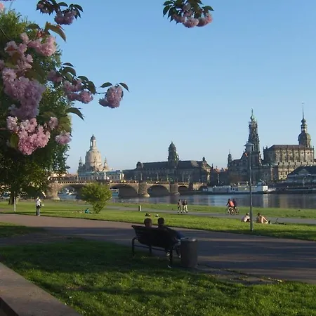 Gaartz With Elbe View Drezda